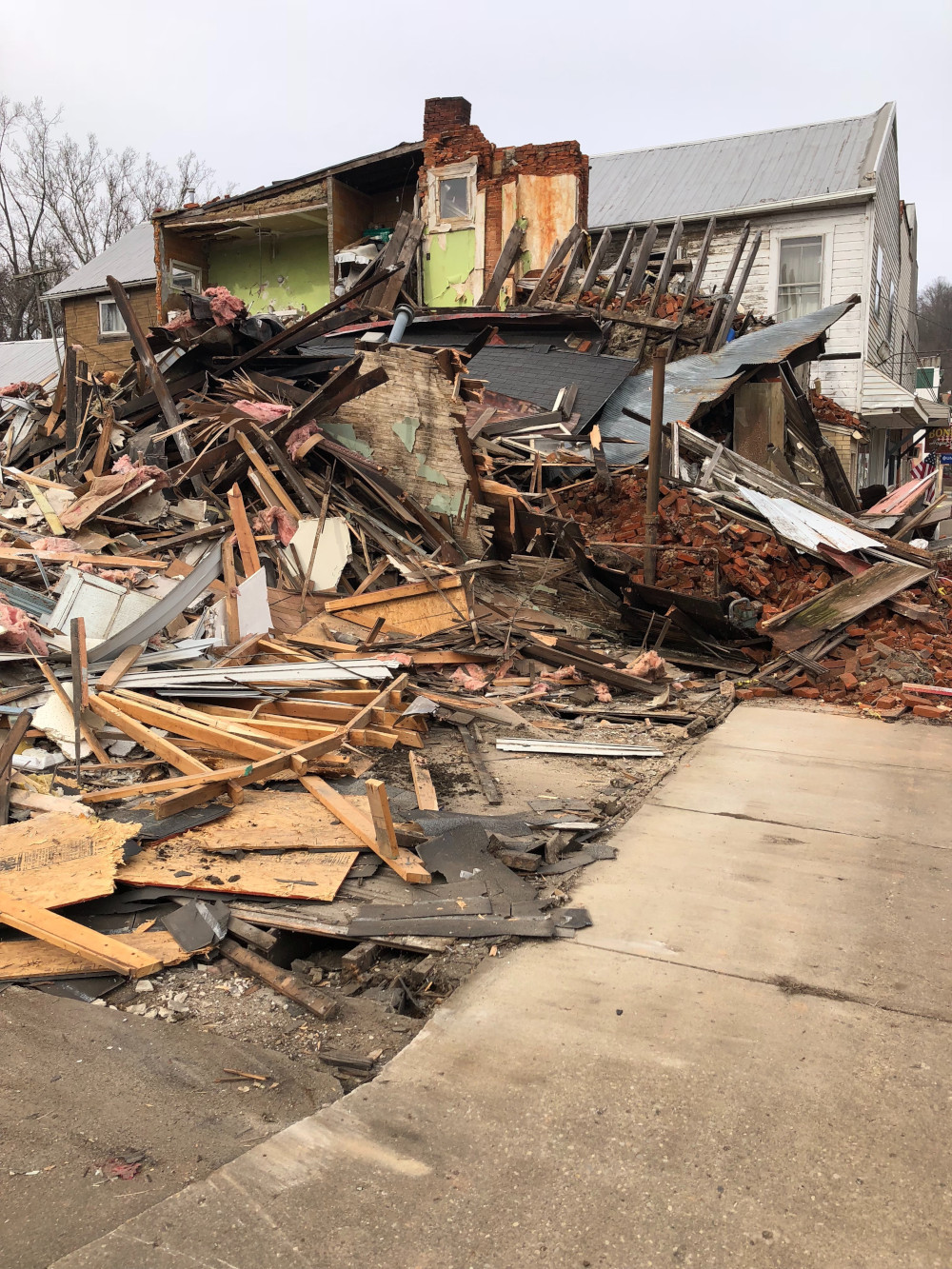 Buildings at 58 and 60 suddenly collapse Glouster